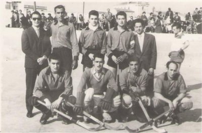 Equip del CE Vendrell 1958-59 a la pista del velòdrom